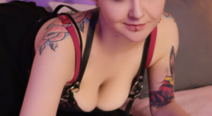 raunchy camgirls with curvy bodies going live
